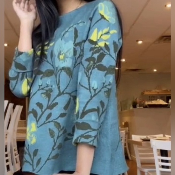 Cynthia Rowley tunic style sweater. - Picture 3 of 3